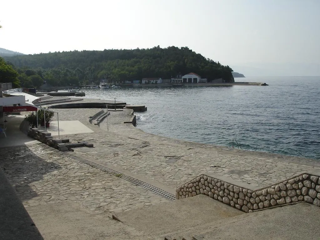 Apartments Petricevic 2 Selce