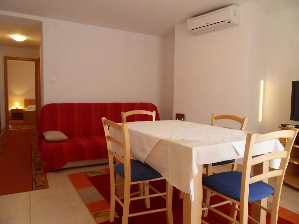 Apartments Petricevic 2 Selce