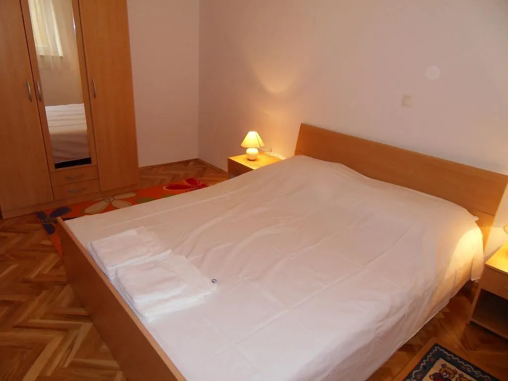 Apartments Petricevic 2 Selce 0*,