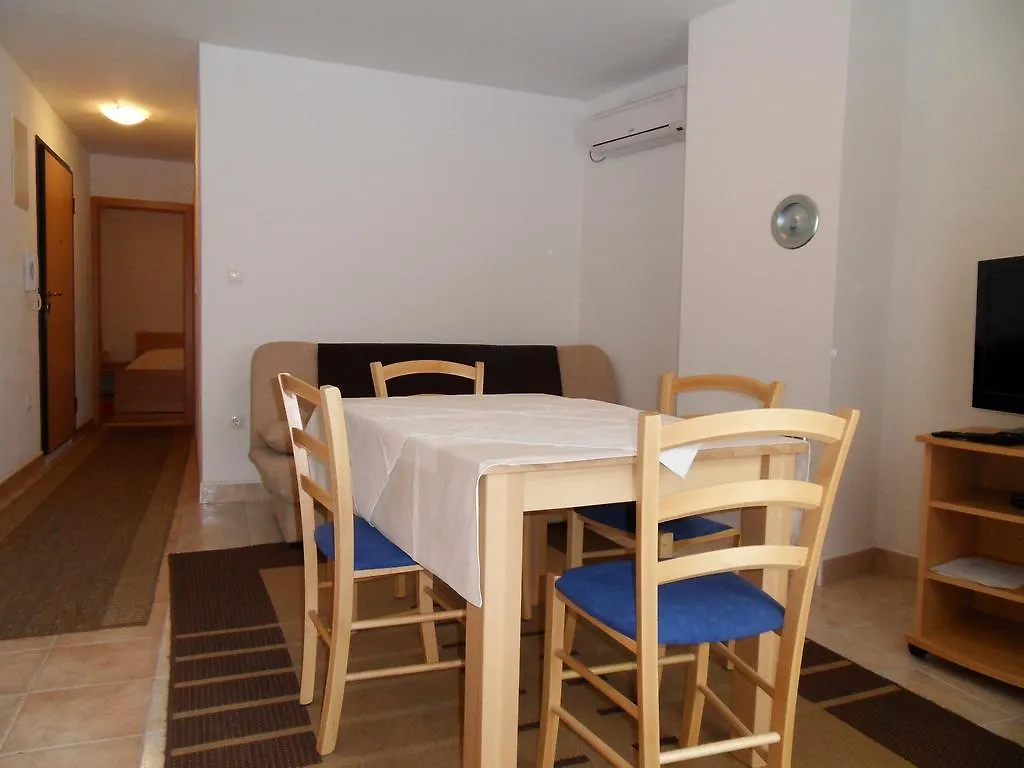 Apartments Petricevic 2 Selce