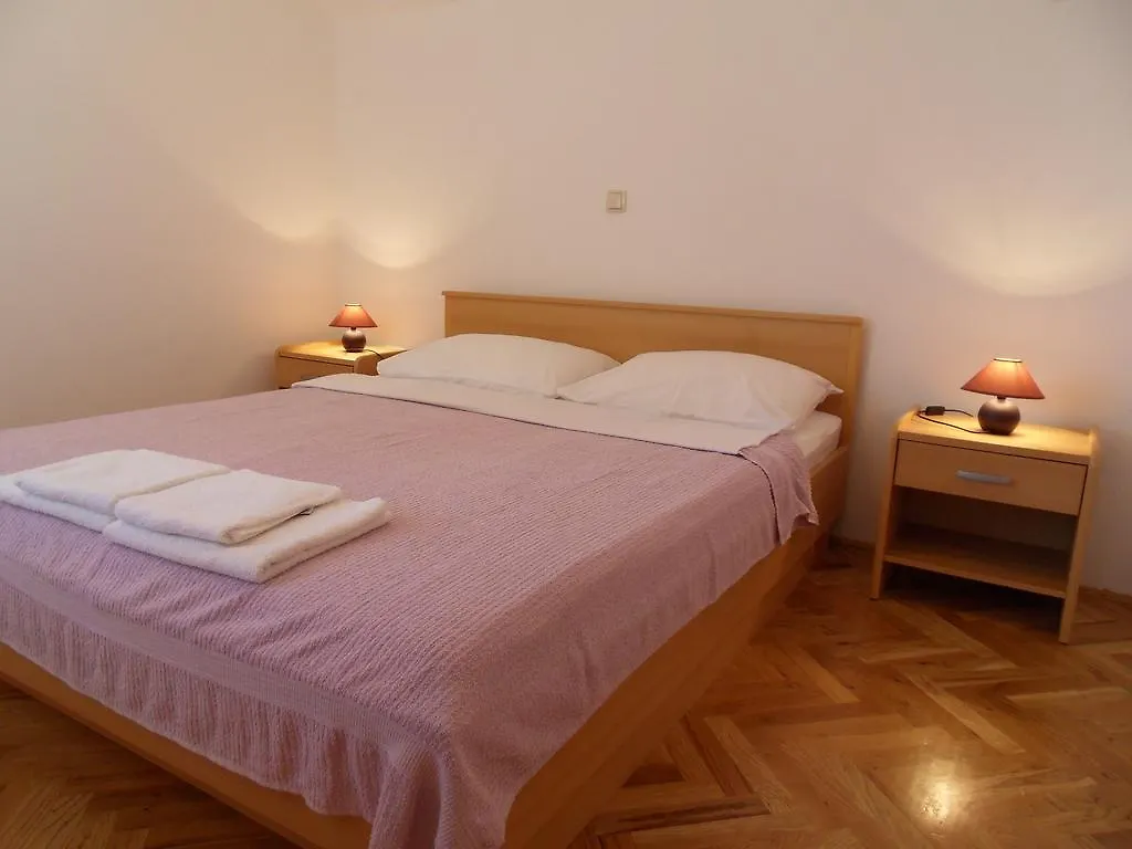 Apartments Petricevic 2 Selce