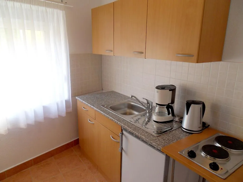 Apartments Petricevic 2 Selce