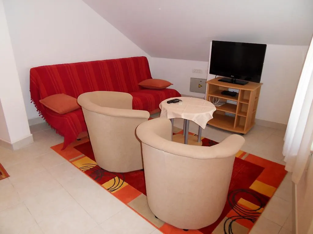 Apartments Petricevic 2 Selce