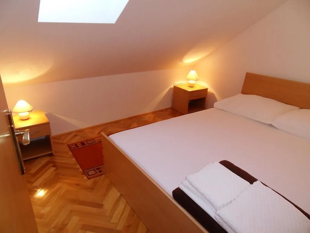 Apartments Petricevic 2 Selce