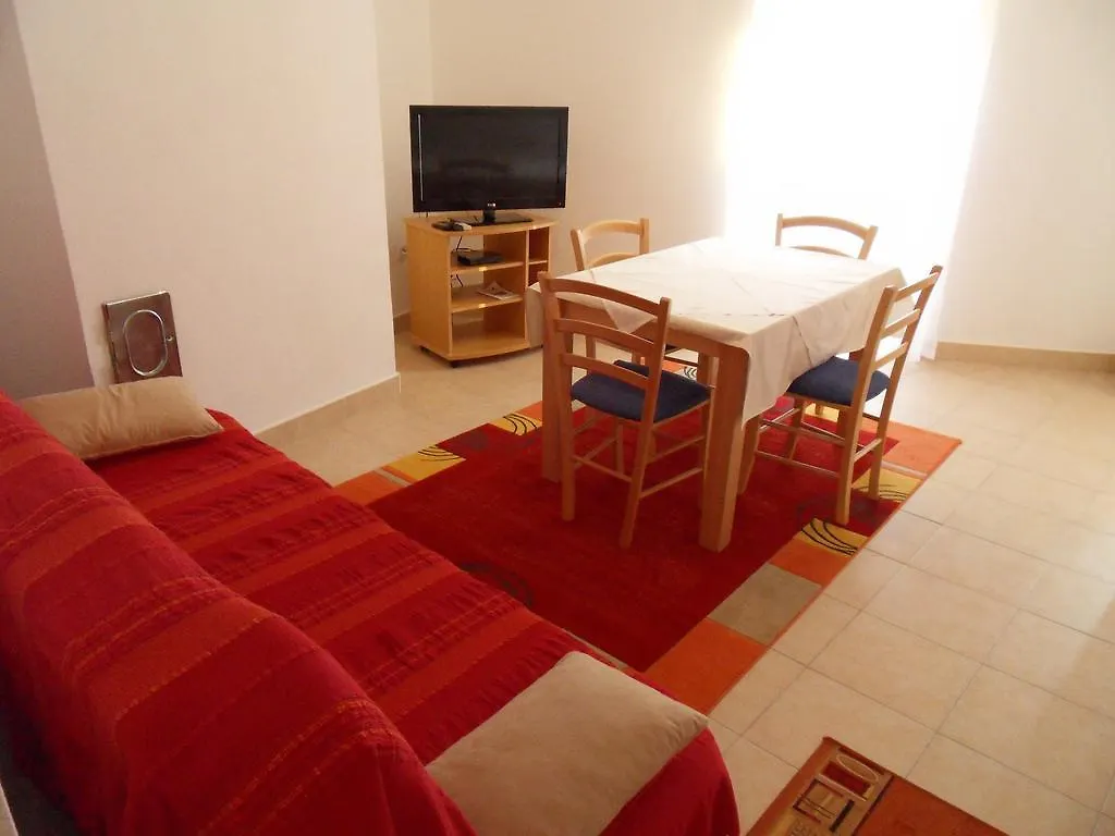 Apartments Petricevic 2 Selce
